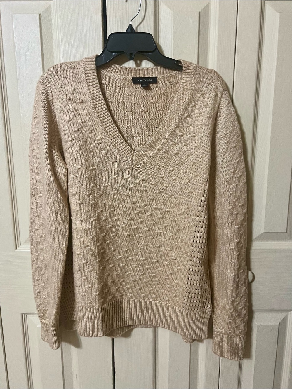 Ann Taylor Tan color V-Neck Textured Knit Sweater Size M